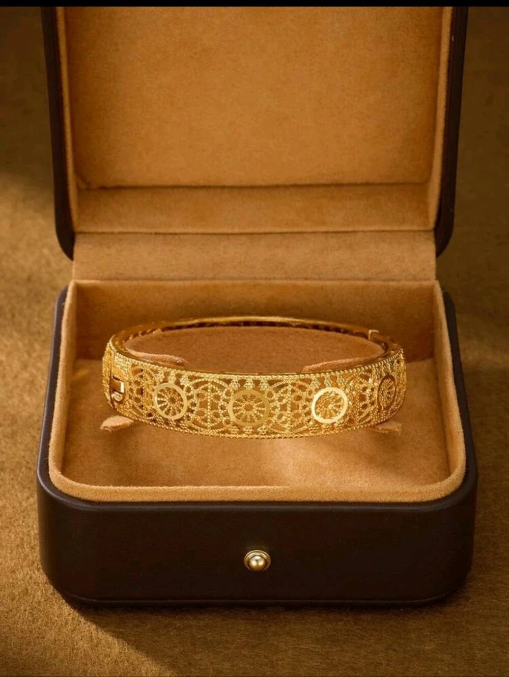 BRAND NEW ** Gold Filigree Women's Bracelet - Elegant Circular Motif